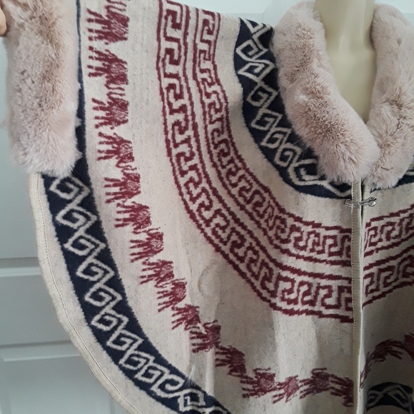 FHASION COLLECTION PONCHO SIZE. one size - Picture 4 of 8